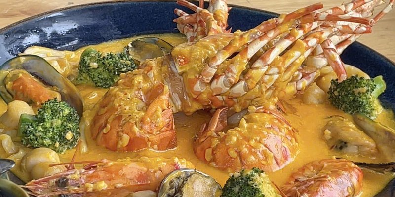 CUA VANG Crayfish and Seafood Platter Hoi An — fresh crayfish with butter garlic or sweet chili sauce, best crayfish restaurant Vietnam